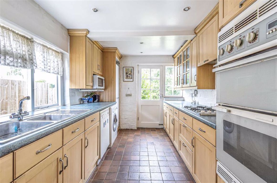 The Crosspath, Radlett, Hertfordshire Statons