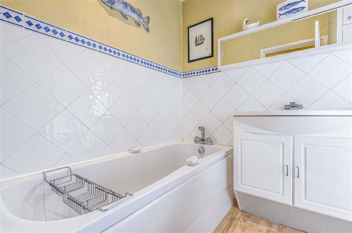 The Crosspath, Radlett, Hertfordshire Statons