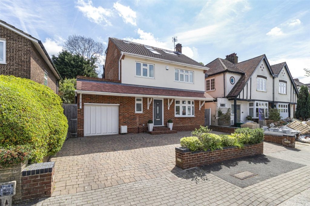 Fitzjohn Avenue, High Barnet