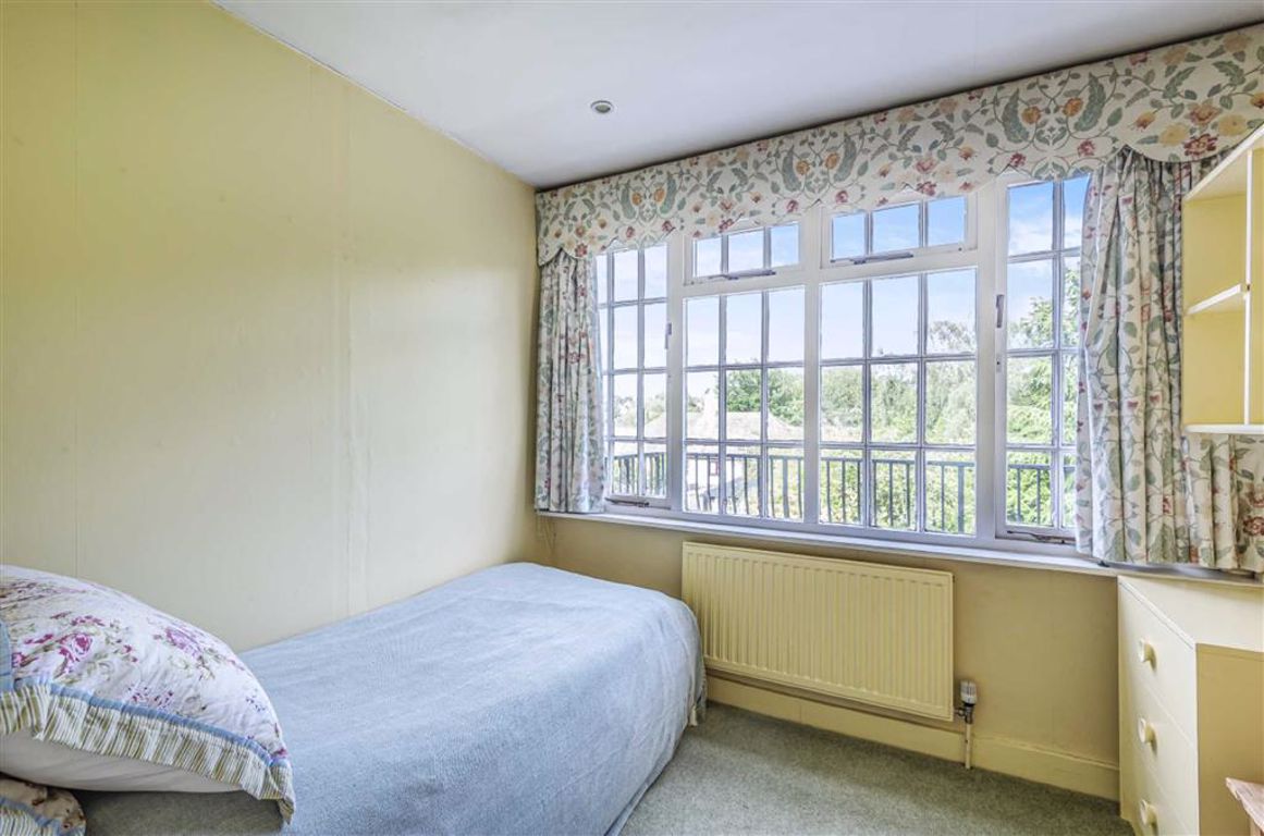 The Crosspath, Radlett, Hertfordshire Statons