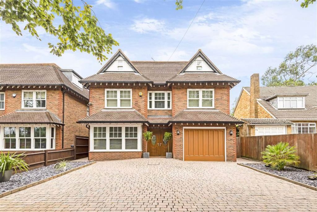 Road, Arkley, Hertfordshire Statons