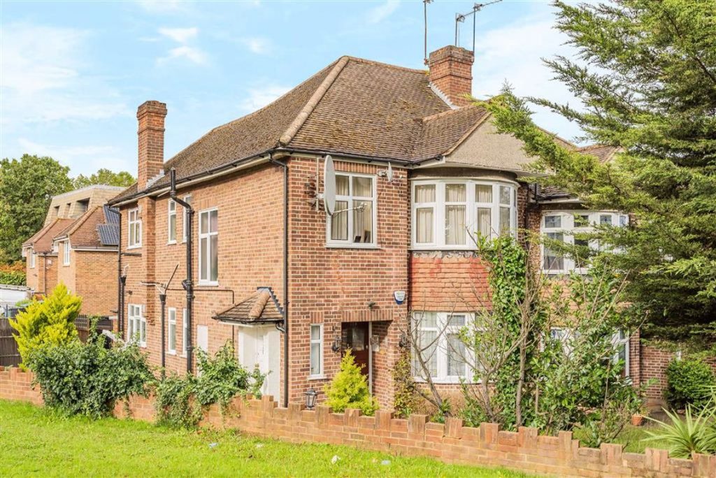 Longmore Avenue, Hertfordshire Statons