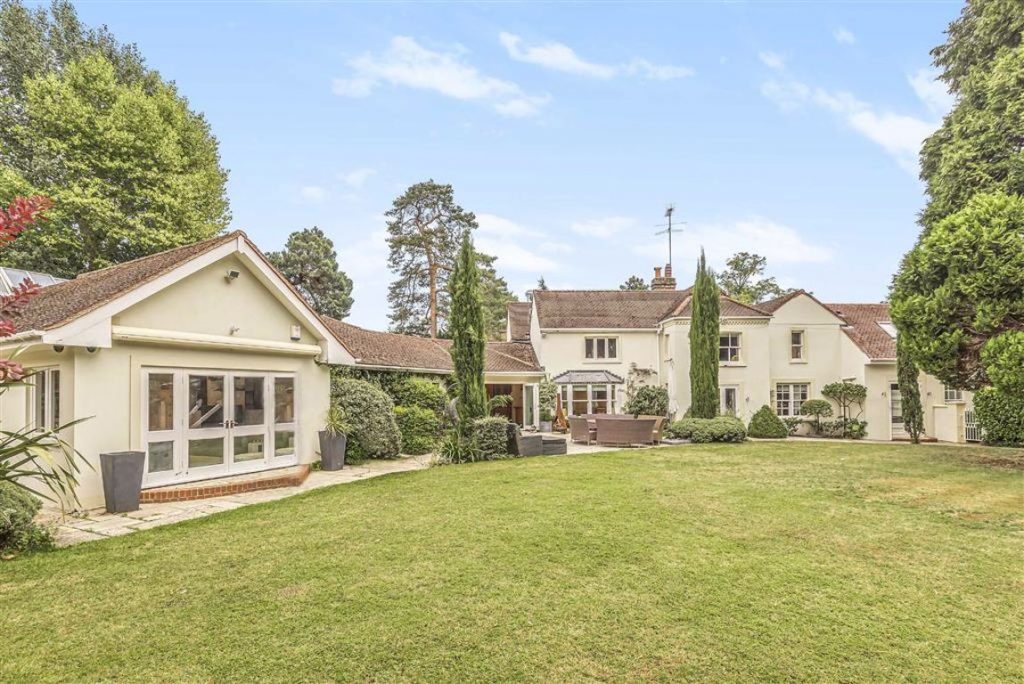 Aldenham Road, Letchmore Heath Statons