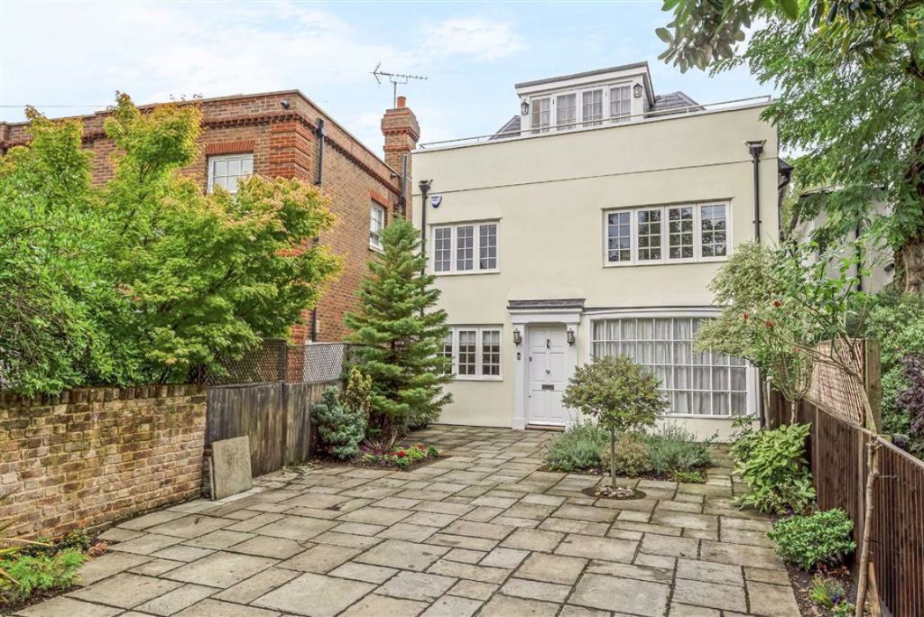 Hadley Green, Hertfordshire Statons