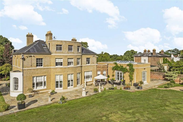 Hadley Common, Hadley Wood, Hertfordshire Statons