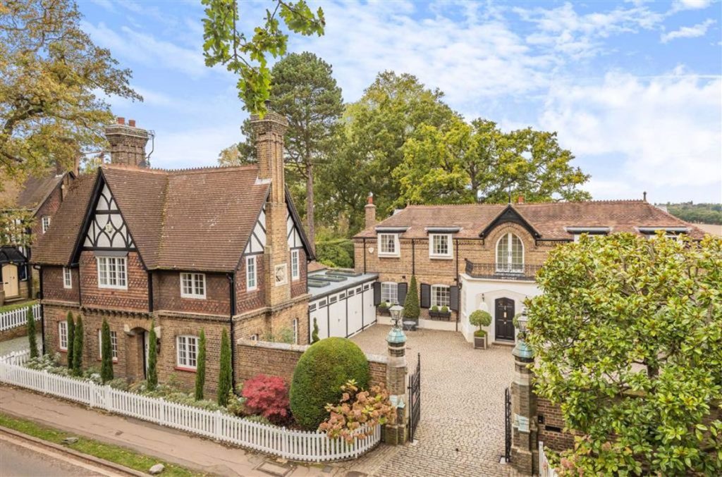 Camlet Way, Hadley Wood, Herts Statons