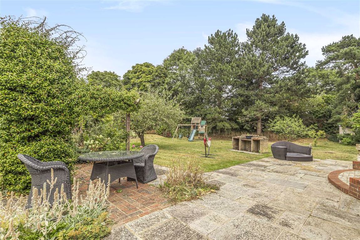 Aldenham Road, Letchmore Heath, Hertfordshire Statons