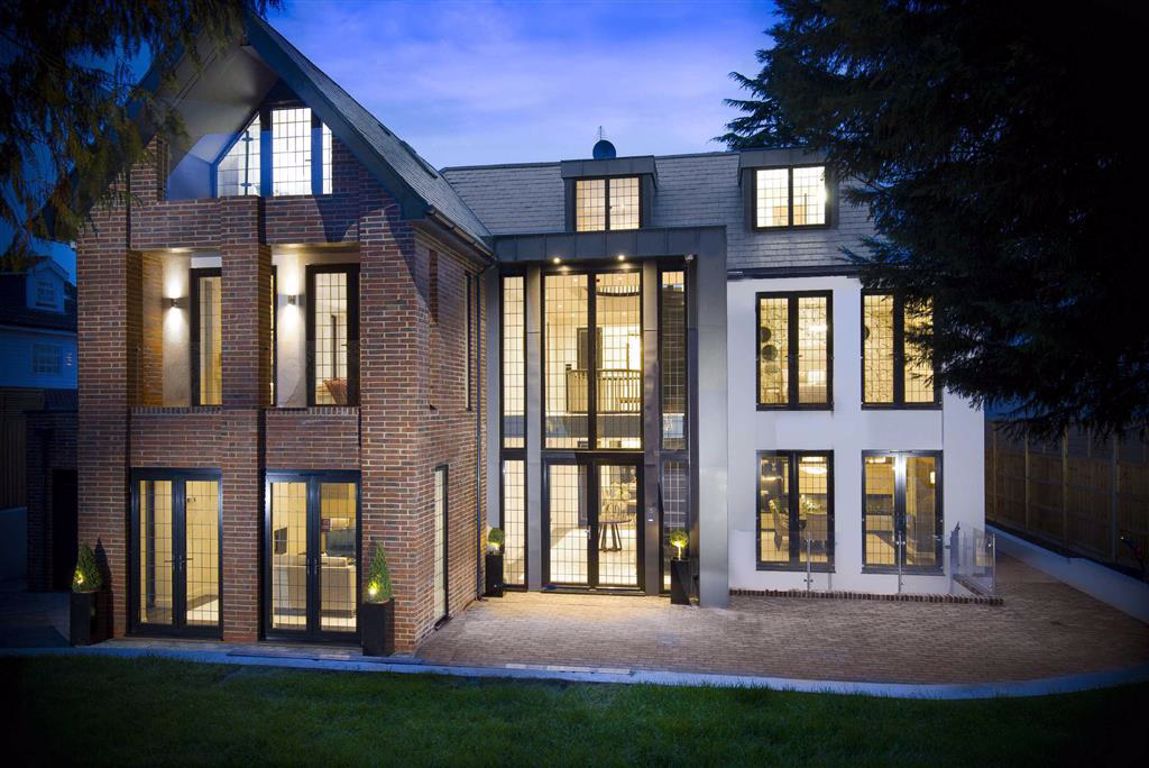 Beech Hill, Hadley Wood, Hertfordshire Statons