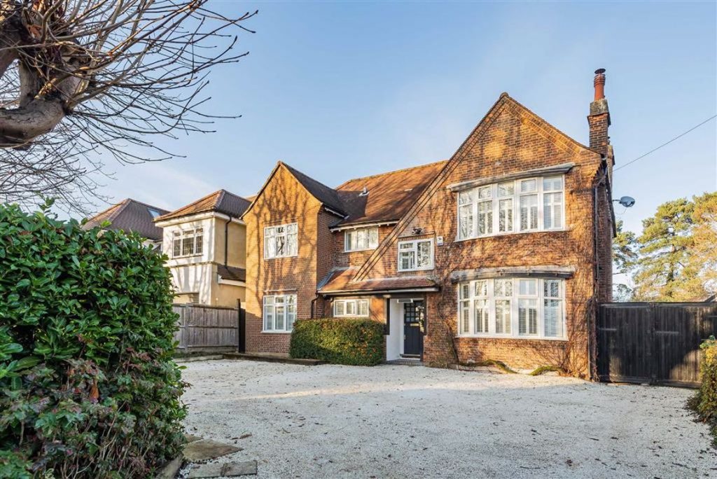 Rowley Green Road, Arkley, Hertfordshire Statons