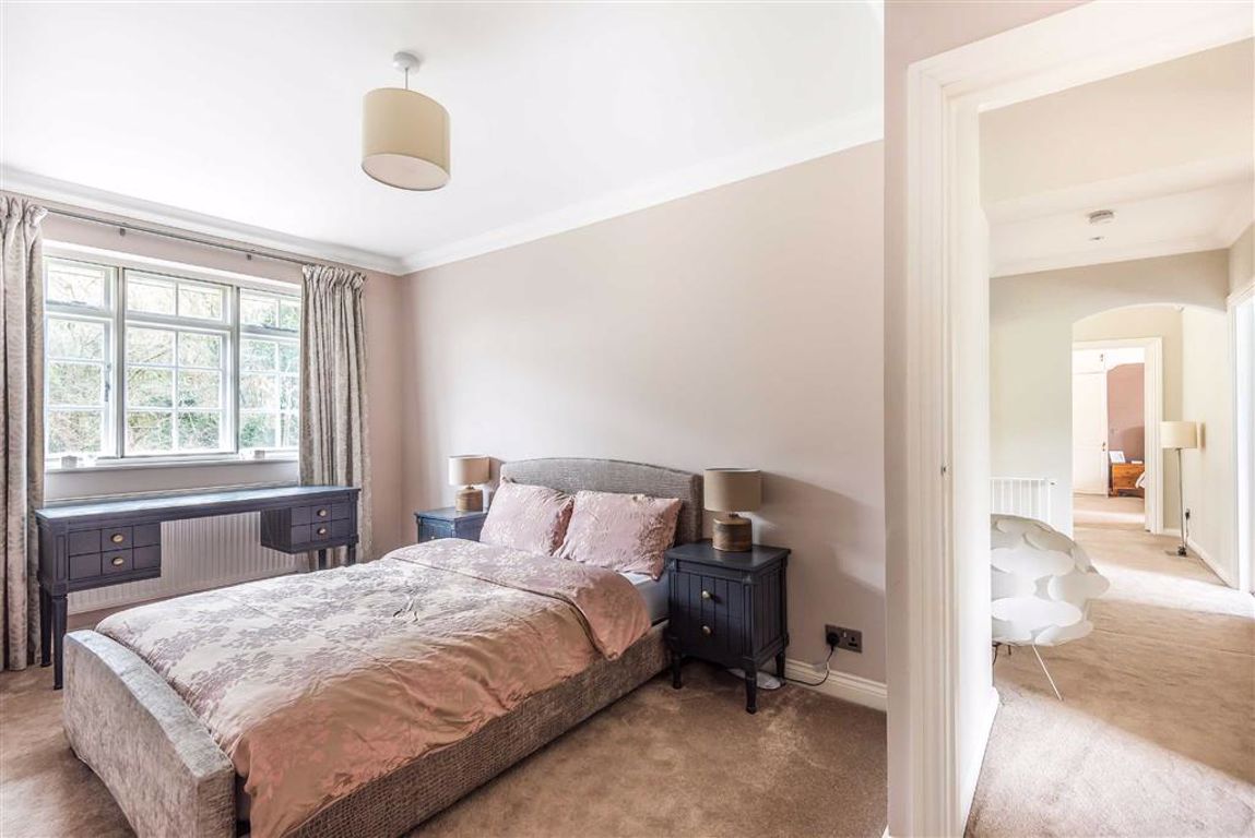 Hendon Wood Lane, Mill Hill, London Statons