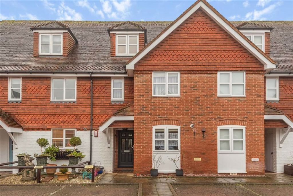 Common Lane, Radlett, Hertfordshire Statons