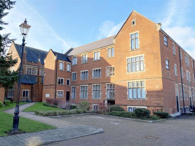 King Edward House, Bushey Statons