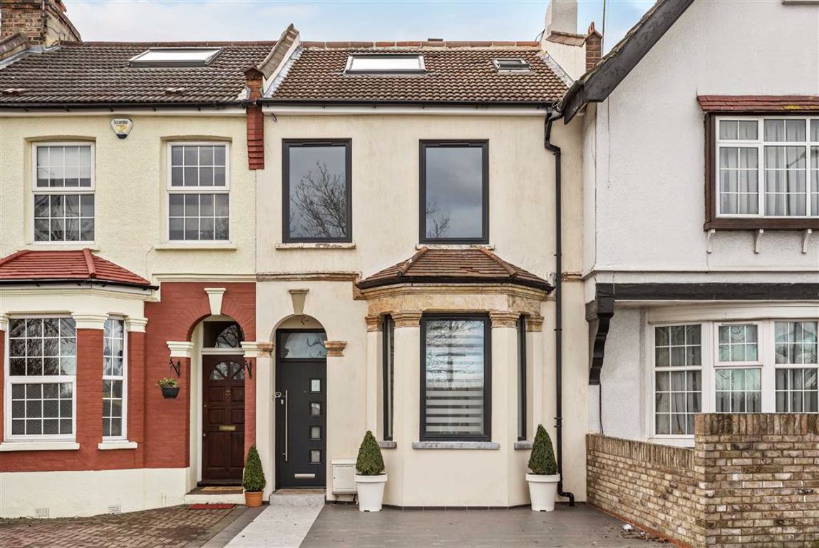 Cockfosters Road, Hadley Wood, Hertfordshire Statons