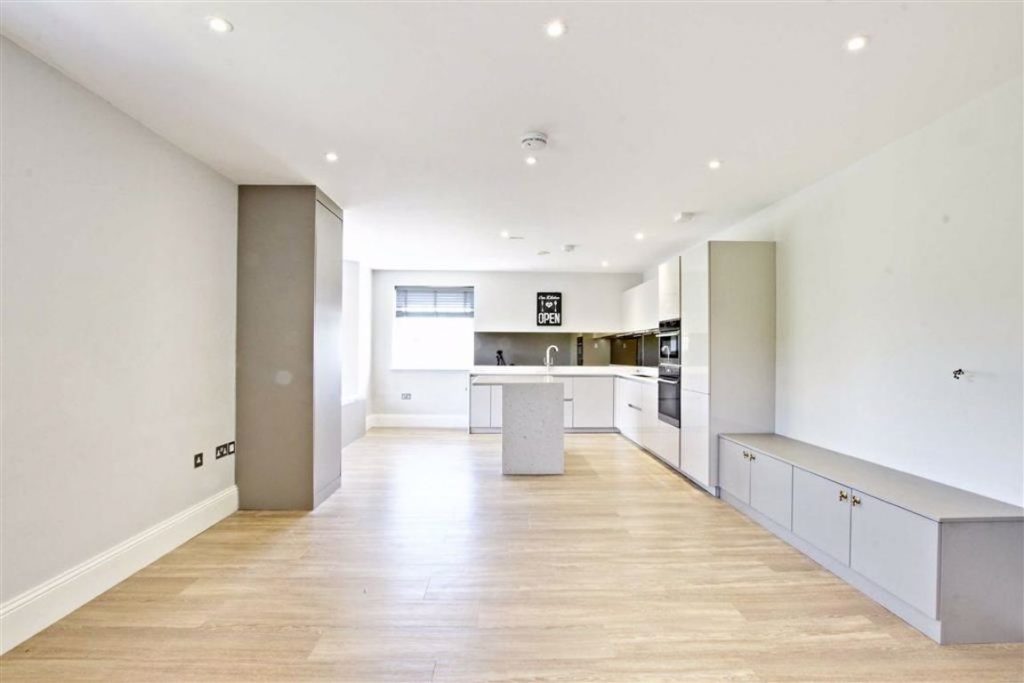 Totteridge Lane, London Statons