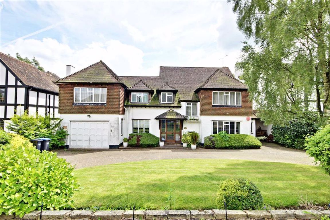 Beech Hill Avenue, Hadley Wood, Hertfordshire Statons