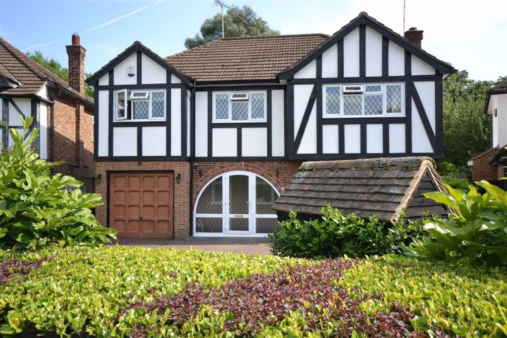 Parkgate Crescent, Hadley Wood, Herts Statons