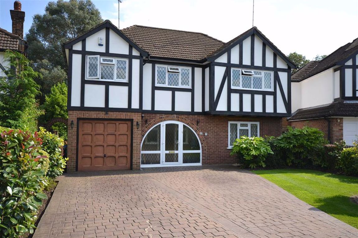 Parkgate Crescent, Hadley Wood, Herts Statons