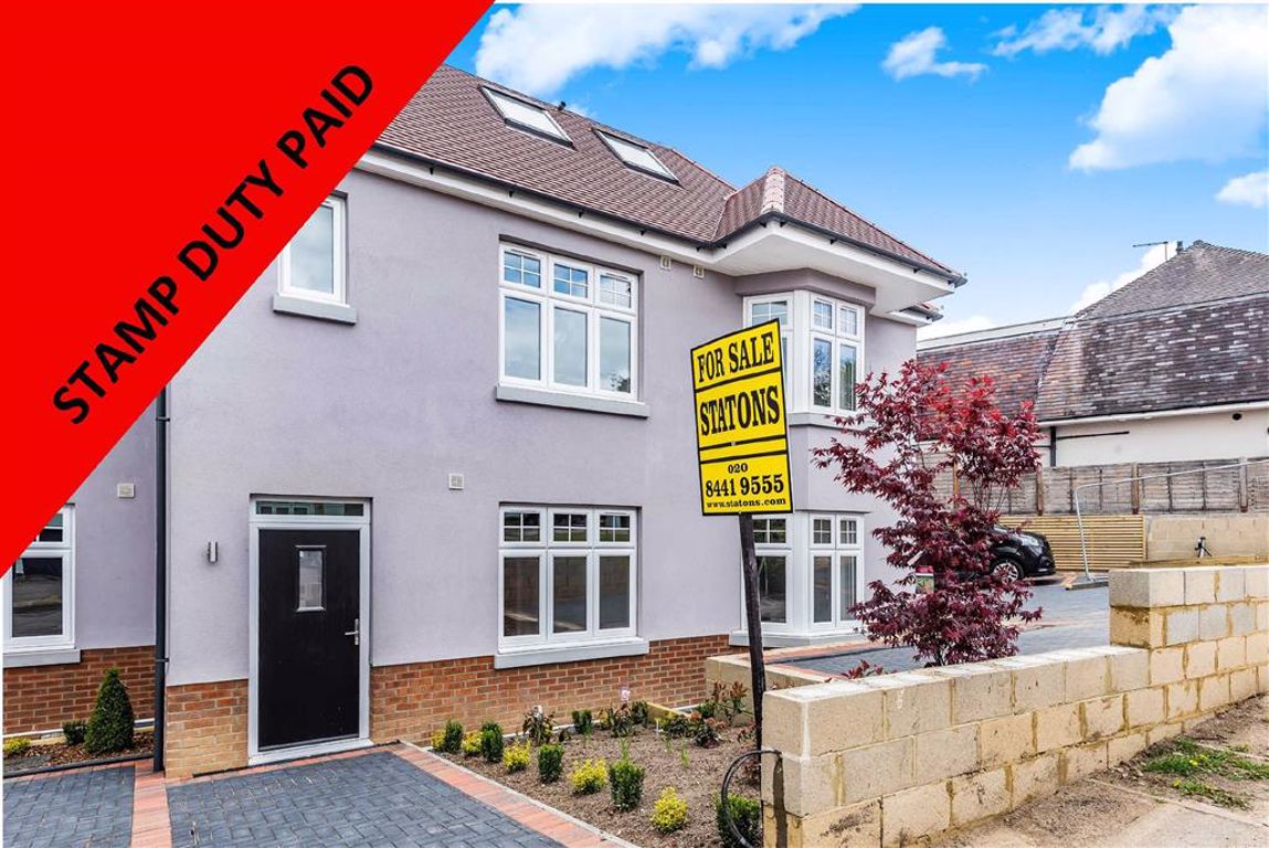 Tolmers Gardens, Cuffley, Hertfordshire Statons