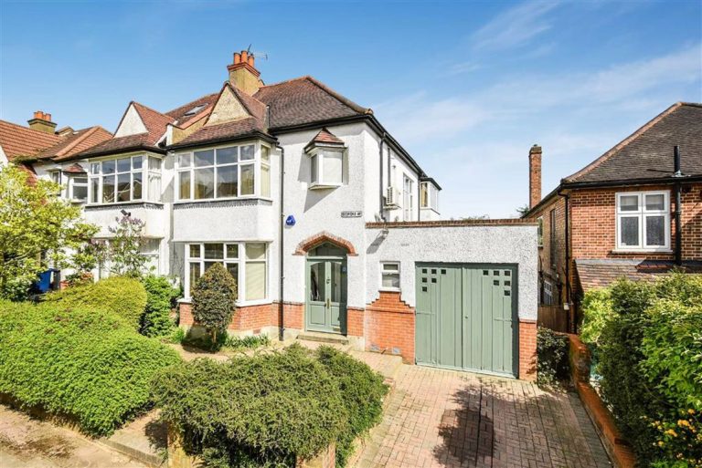 Bedford Avenue, High Hertfordshire Statons