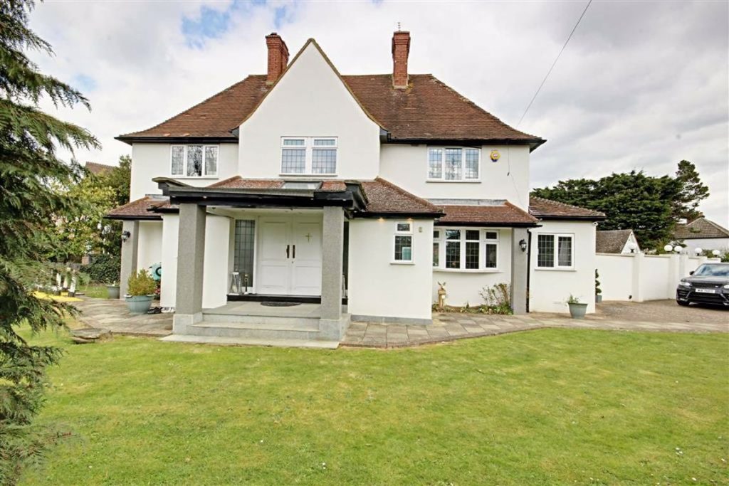 The Ridgeway, Cuffley, Hertfordshire Statons