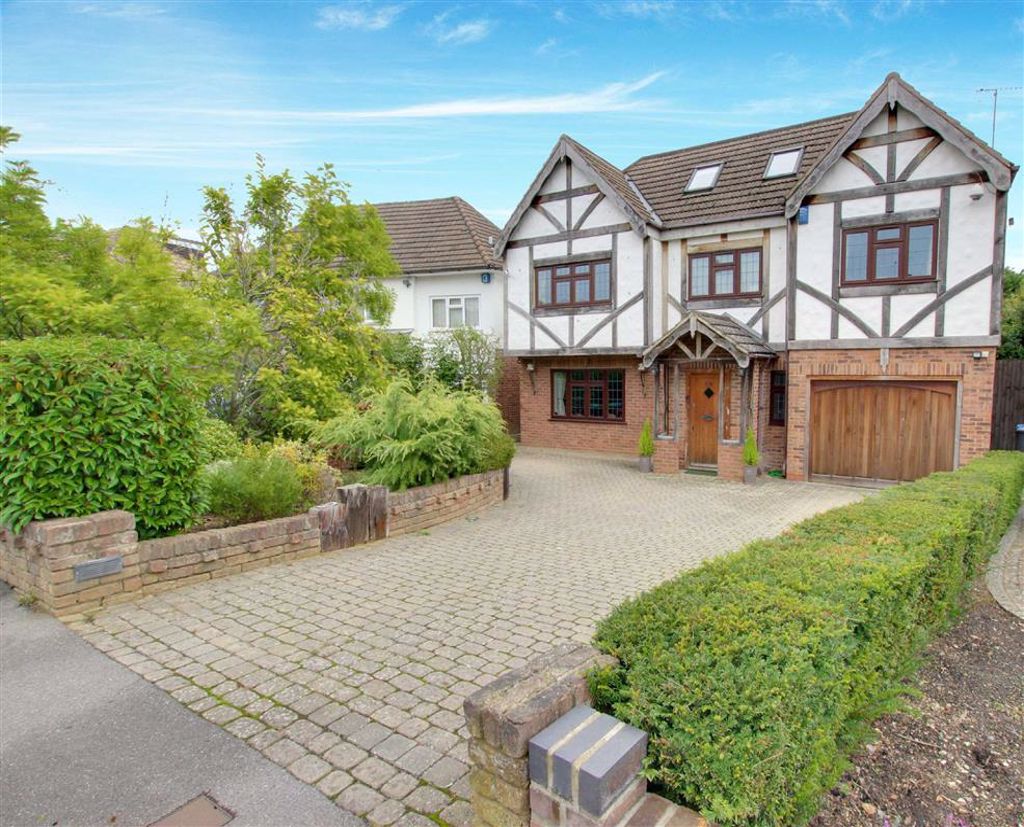 Parkgate Avenue, Hadley Wood, Hertfordshire Statons