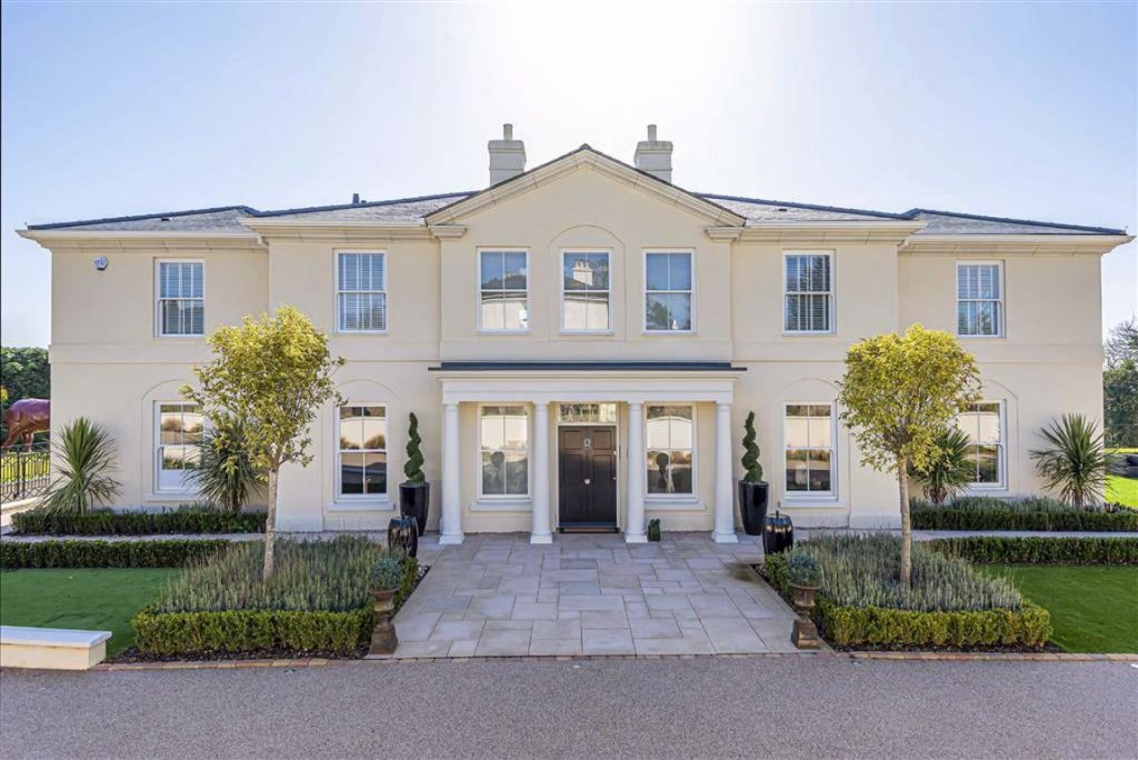 Newgate Street Village Statons