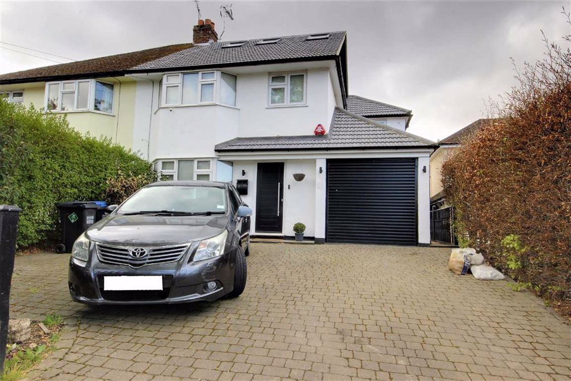 Peplins Way, Brookmans Park Statons