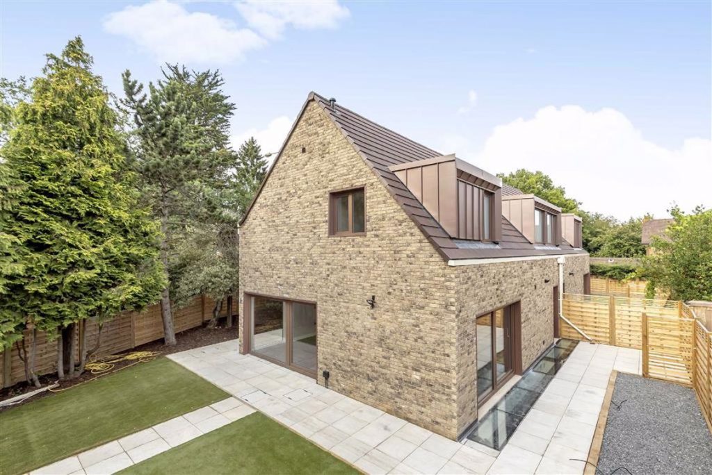 Road, Arkley, Hertfordshire Statons