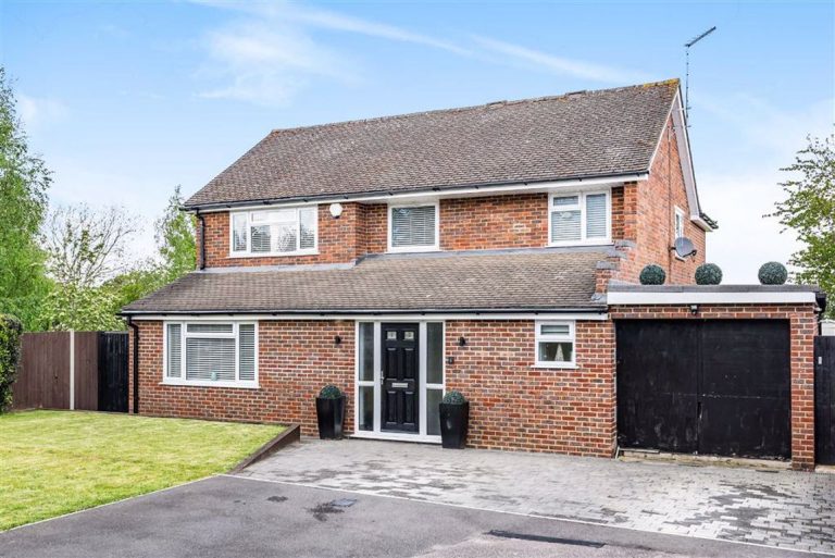 Ramsey Close, Brookmans Park, Hertfordshire Statons