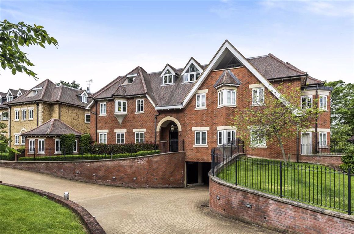 Cockfosters Road, Hadley Wood, Hertfordshire Statons