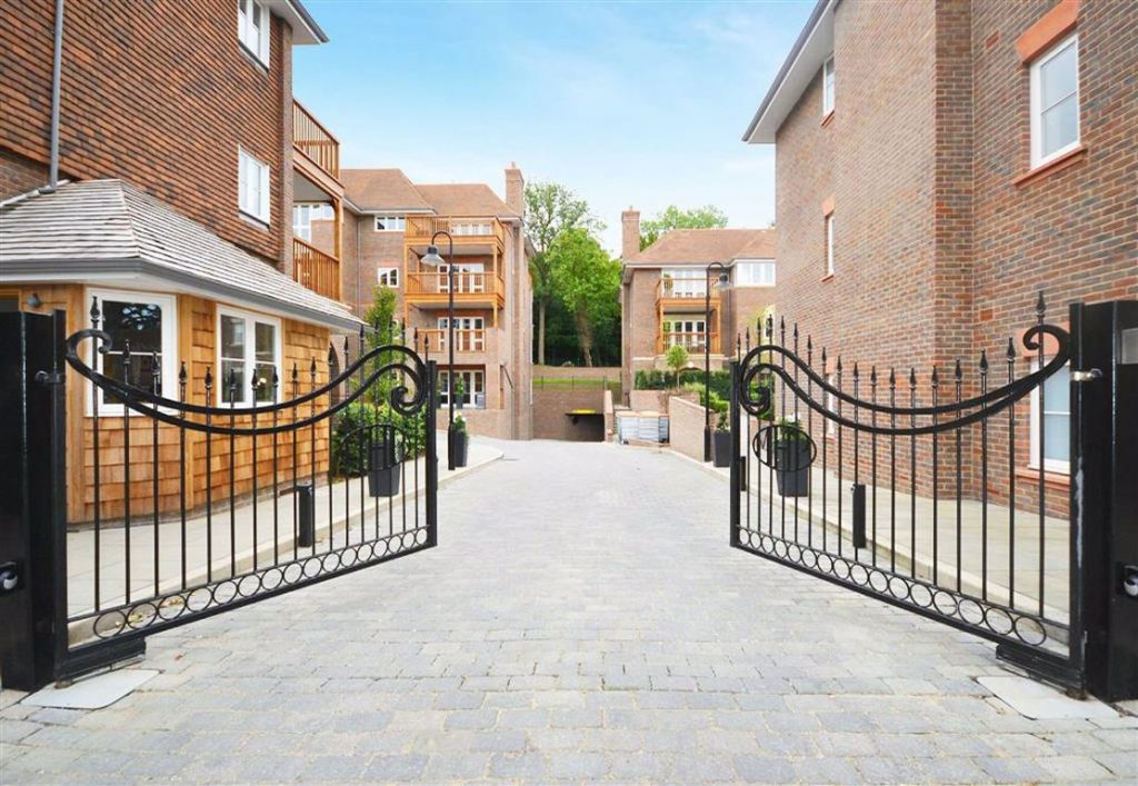 Hammers Lane, Mill Hill, London Statons