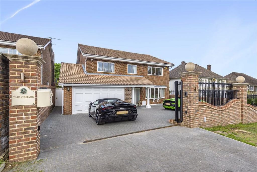 Quinta Drive, Hertfordshire Statons