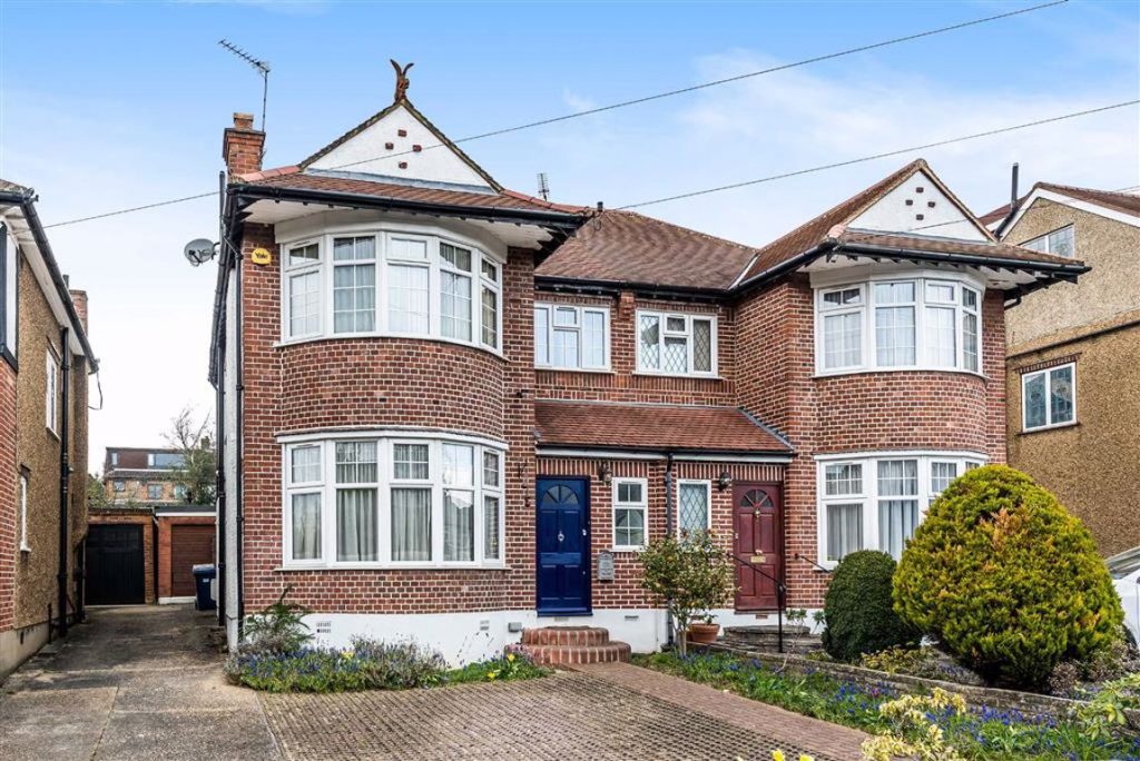 Lynton Mead, London Statons