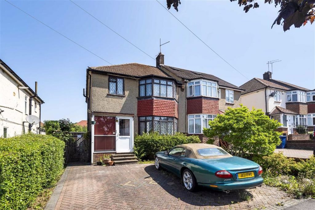 Linthorpe Road, Cockfosters, Hertfordshire Statons