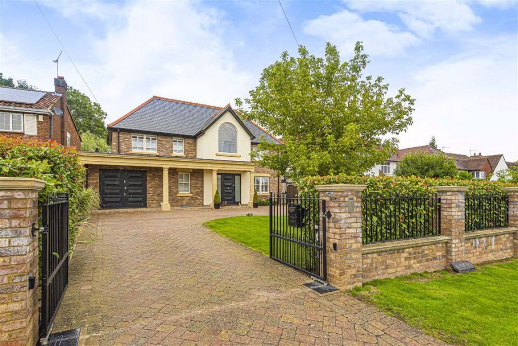 Mymms Drive, Brookmans Park, Herts Statons