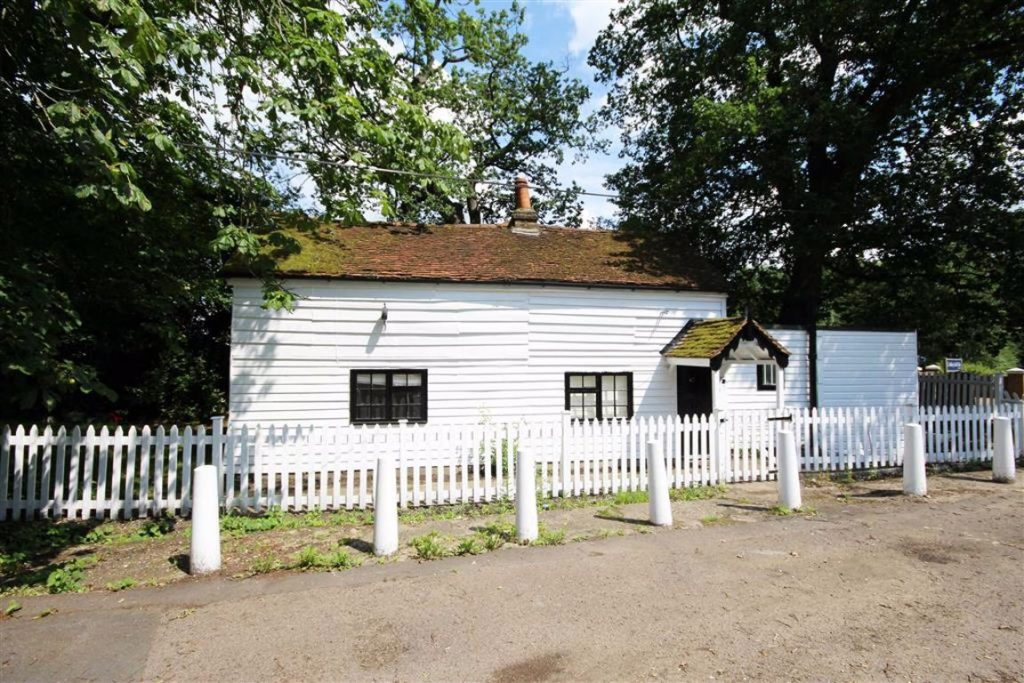 Rowley Green Road, Arkley, Hertfordshire Statons