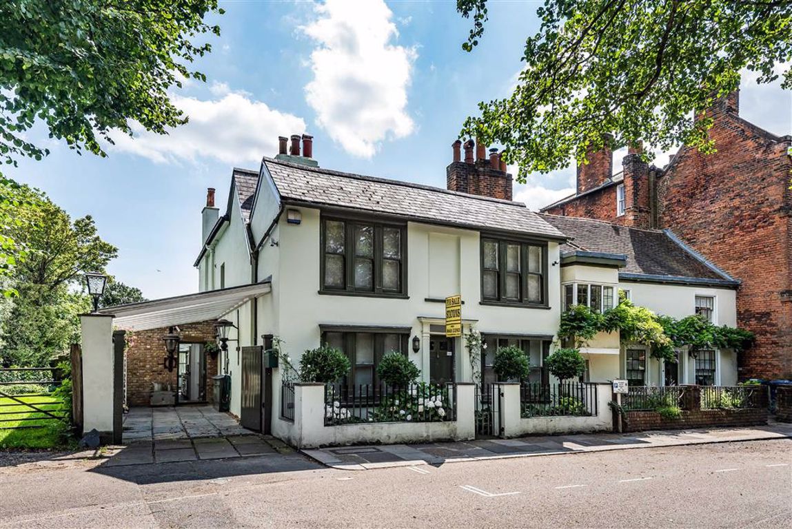 Hadley Green Road, Hadley Green, Hertfordshire Statons