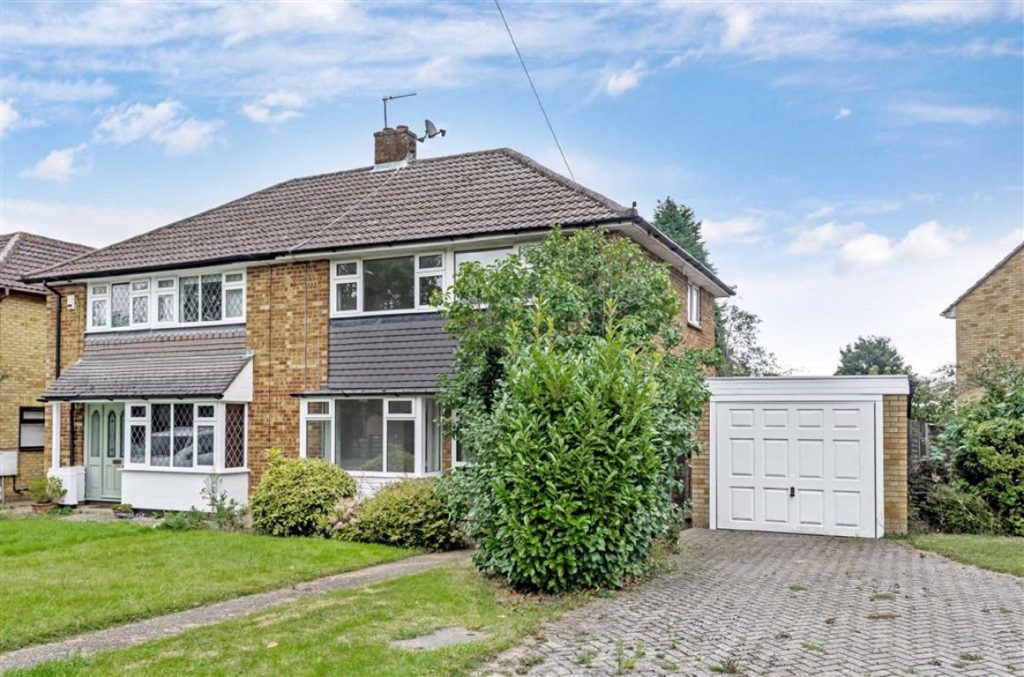 Common Lane, Radlett, Hertfordshire Statons