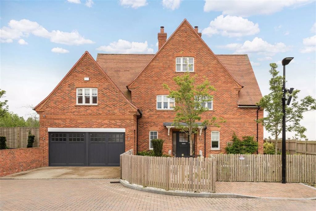 Wood Farm Close, Stanmore, Middlesex