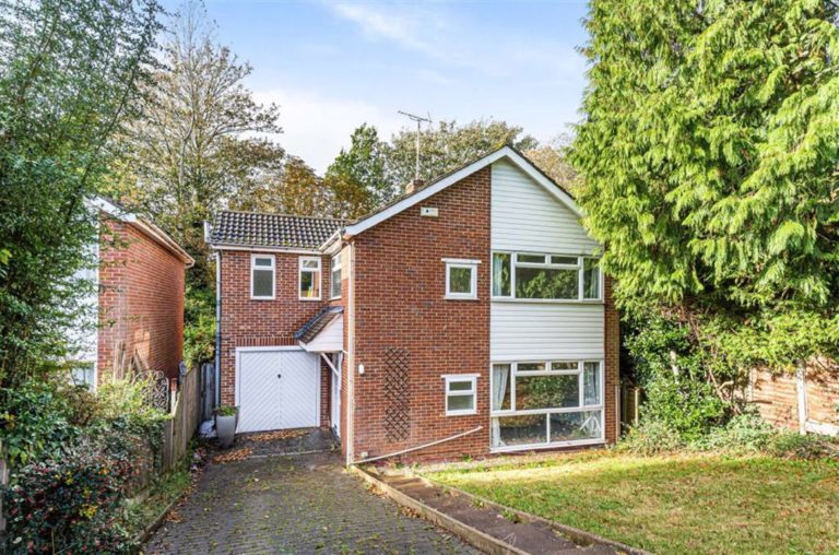 Radlett Park Road, Radlett, Hertfordshire Statons