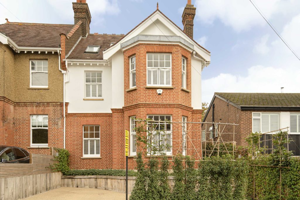 Woodville Road, Statons