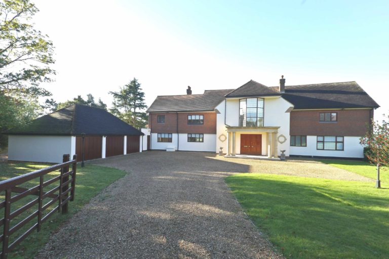 The Ridgeway, Cuffley Statons