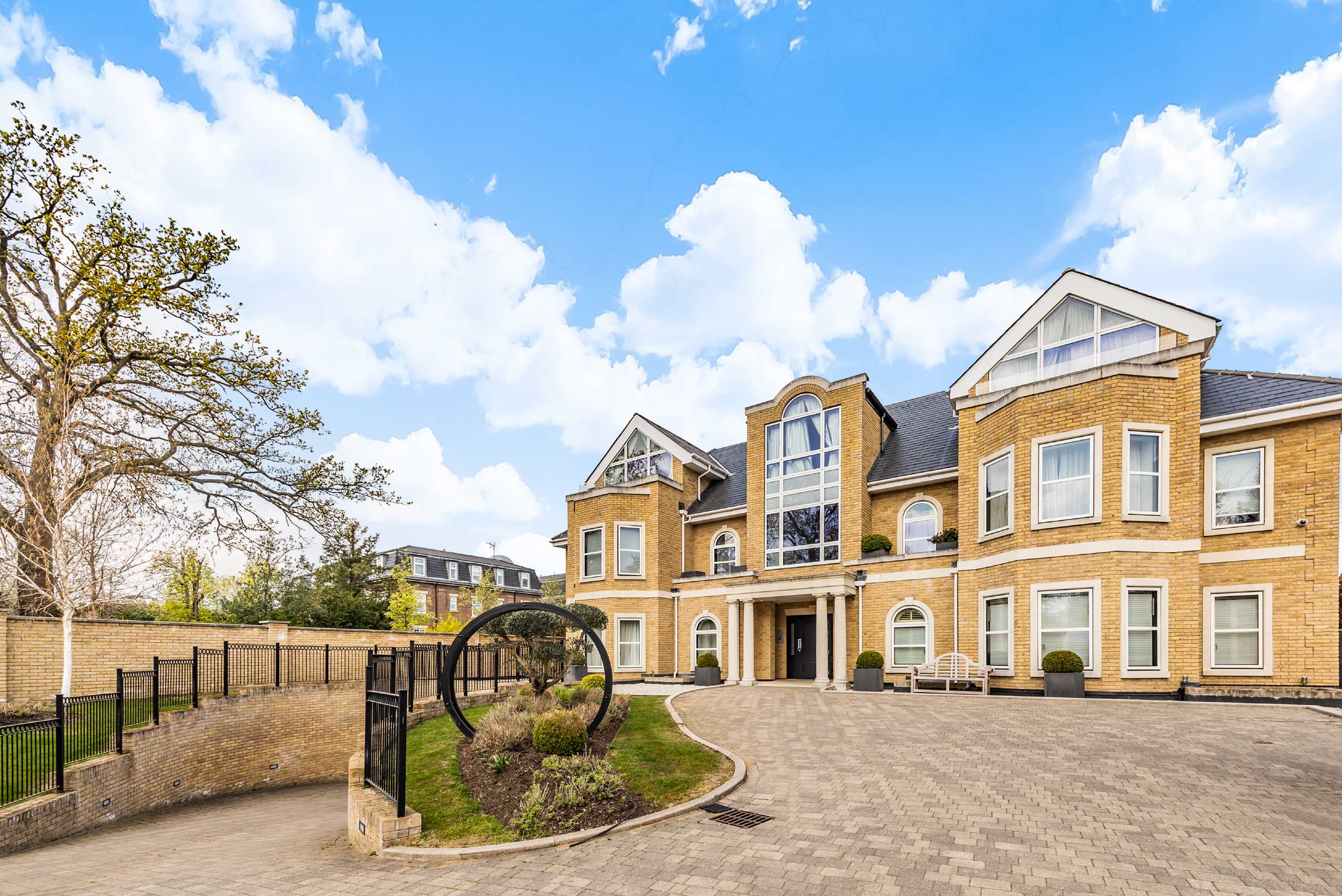 Beech Hill, Hadley Wood Statons