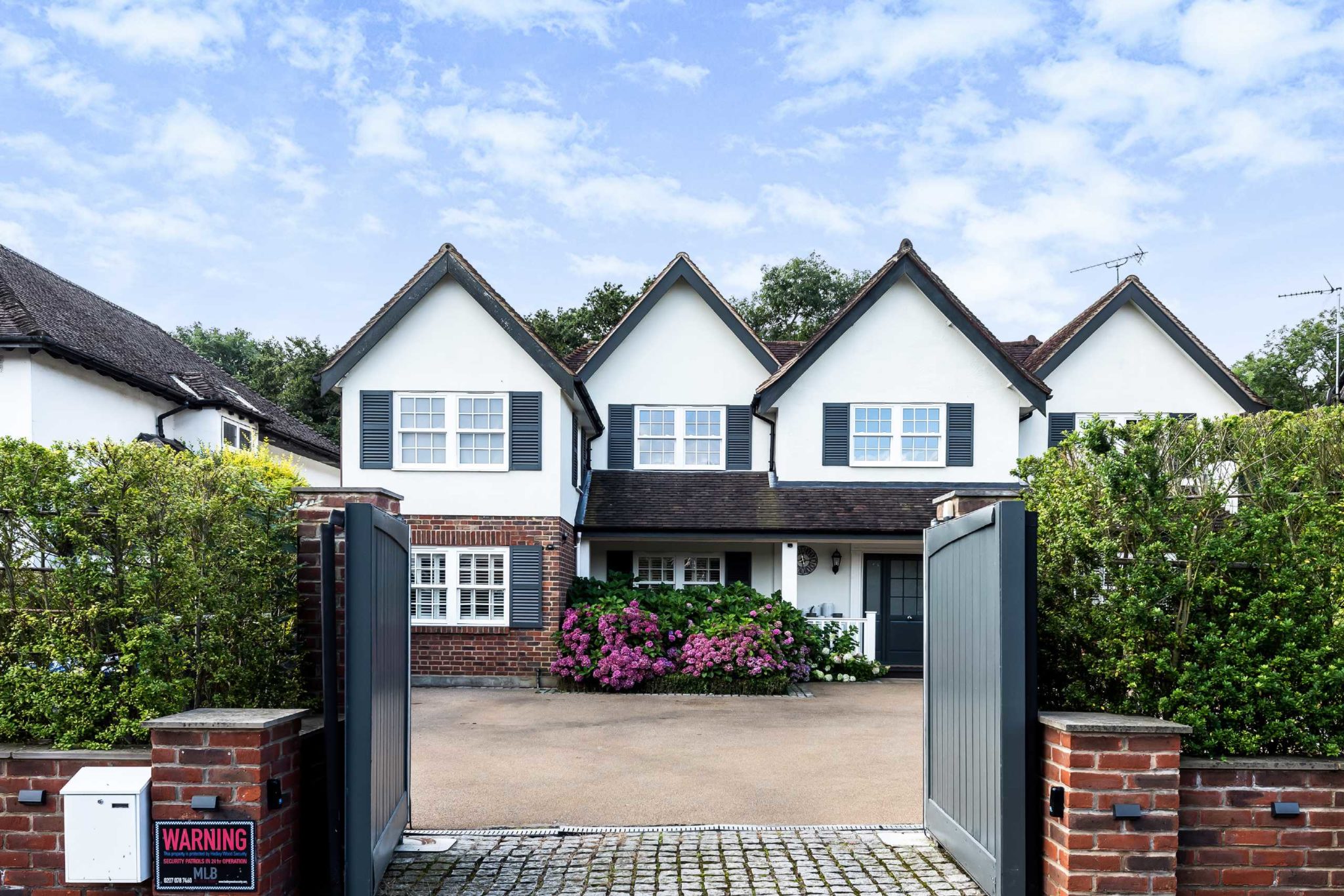 Parkgate Crescent, Hadley Wood Statons