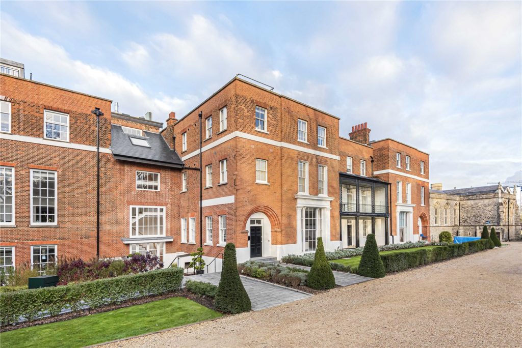 Rosary Manor, Mill Hill