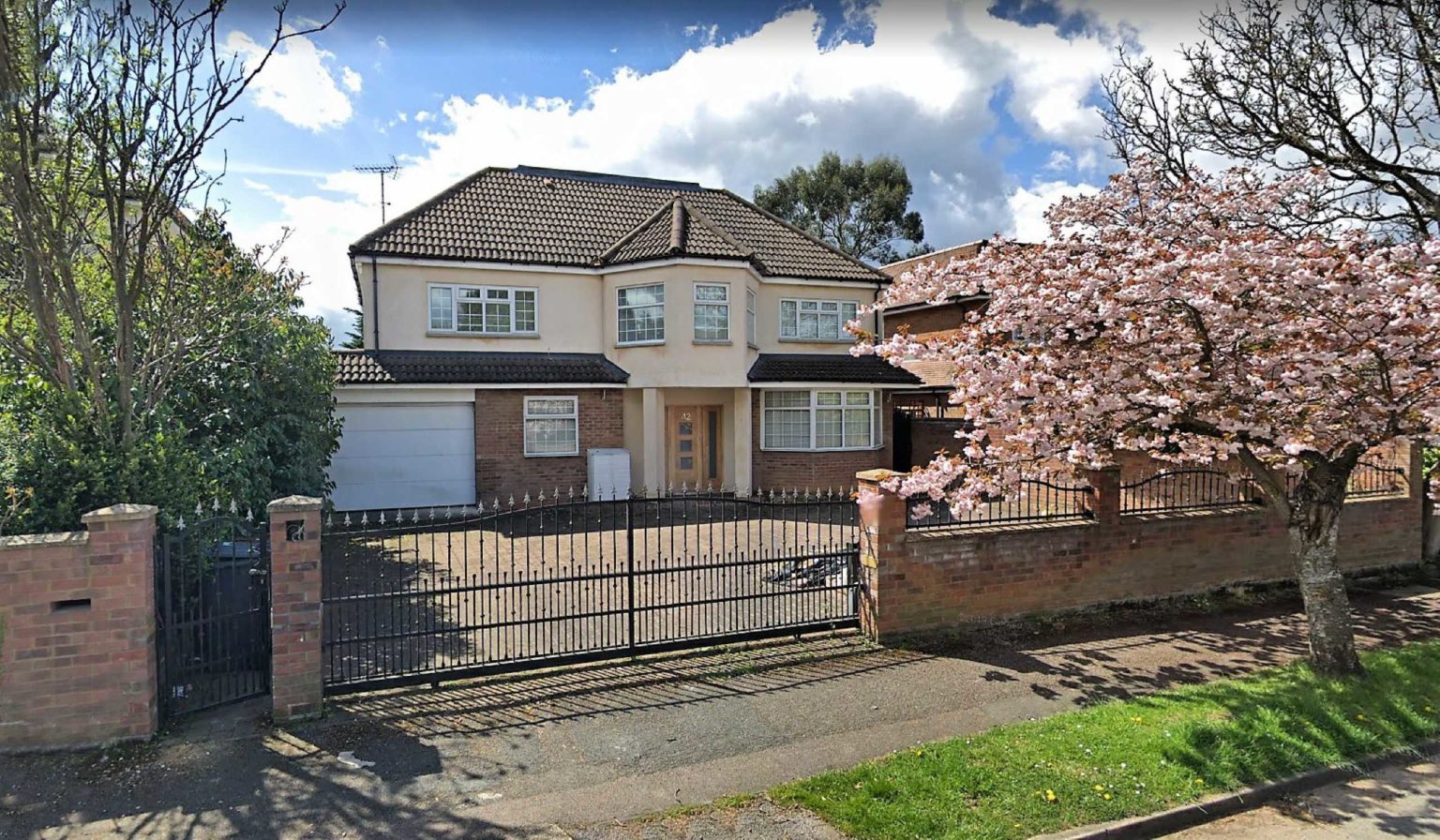 The Ridgeway, Radlett Statons