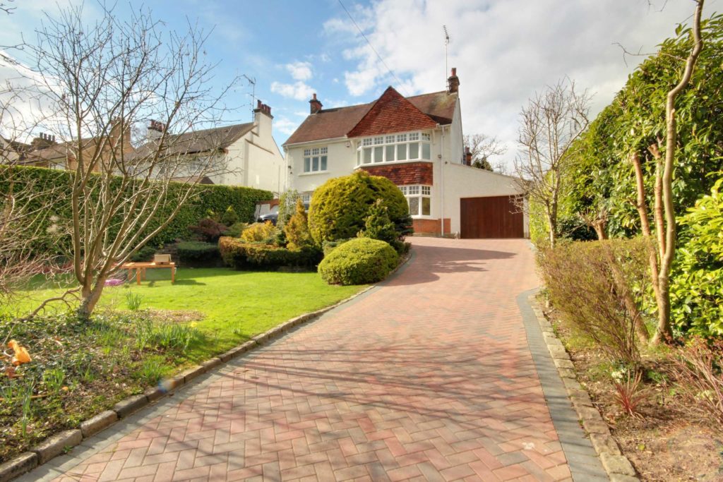 Aldenham Avenue, Radlett Statons