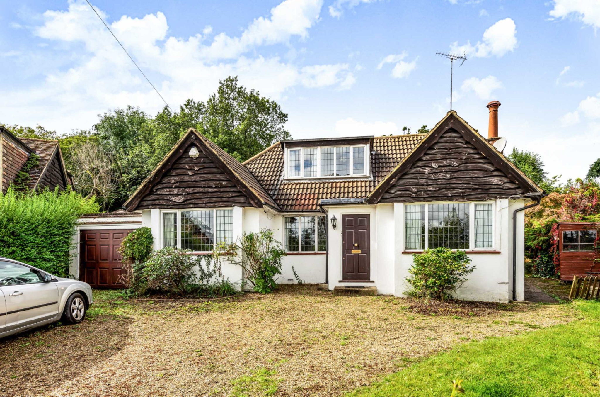 The Rose Walk, Radlett Statons