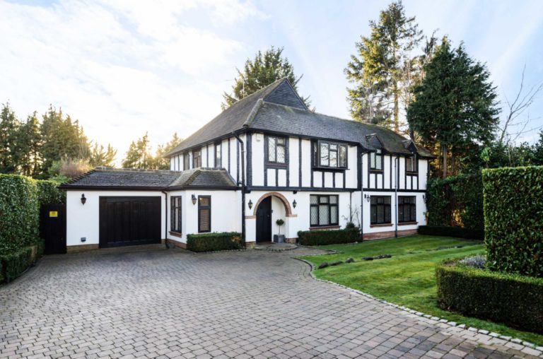 The Avenue, Radlett Statons