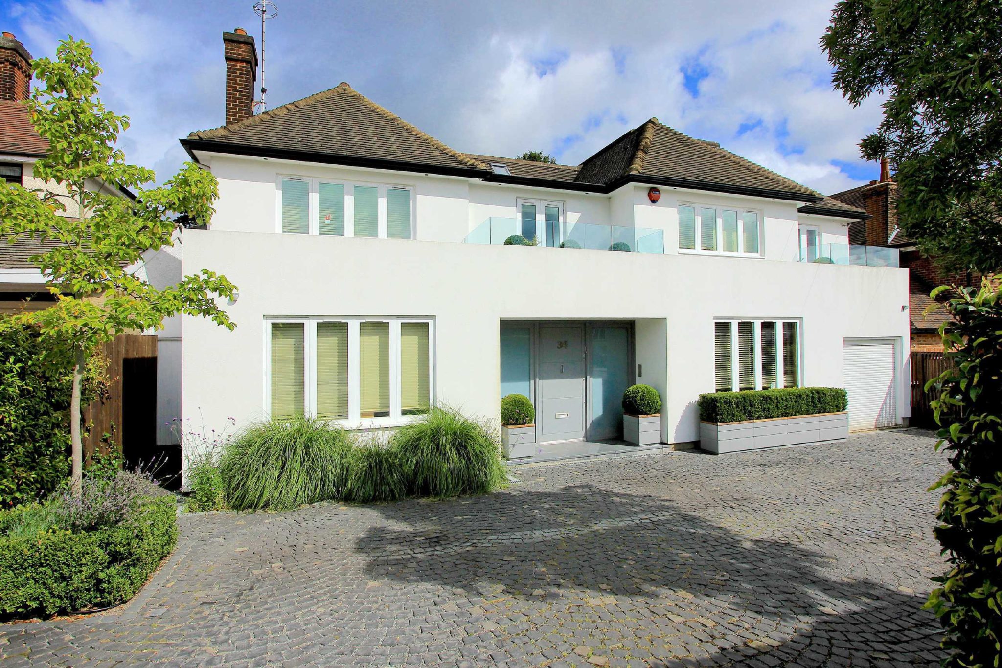 Uphill Road, Mill Hill Statons